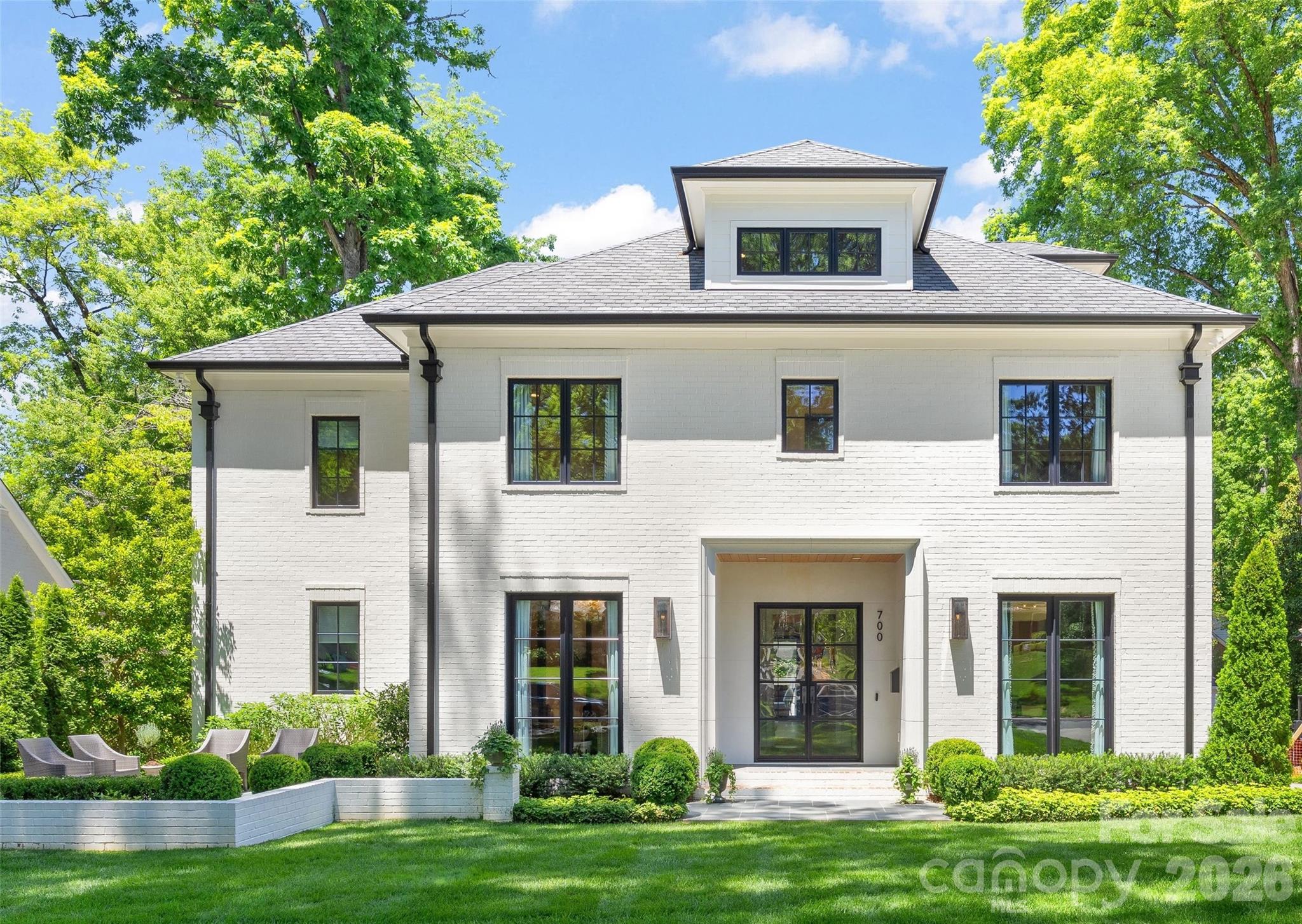 700 Cherokee Road Charlotte, NC 28207 - Photo 1 of 48 Gallery Image 1