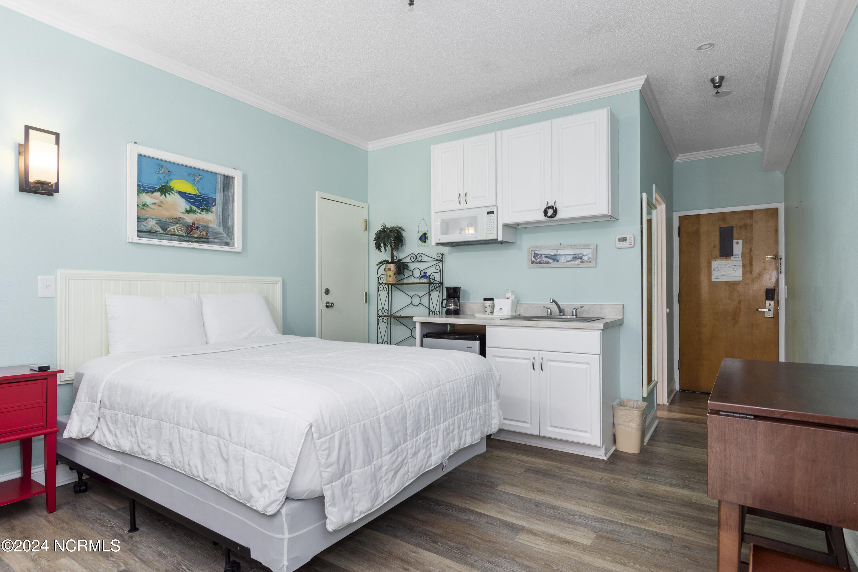 602 West Fort Macon Road, Unit 139 Atlantic Beach, NC 28512 - Photo 6 of 29 PalmSuites-139-10-29-24-003