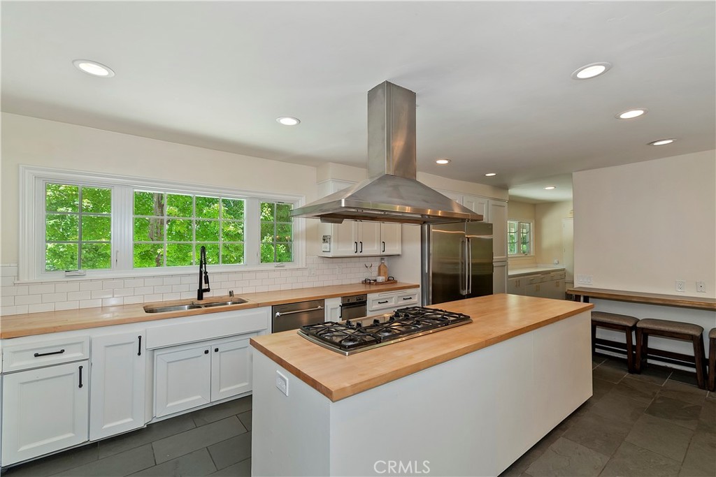 28411 North Shore Road Lake Arrowhead, CA 92352 - Photo 17 of 66 Kitchen