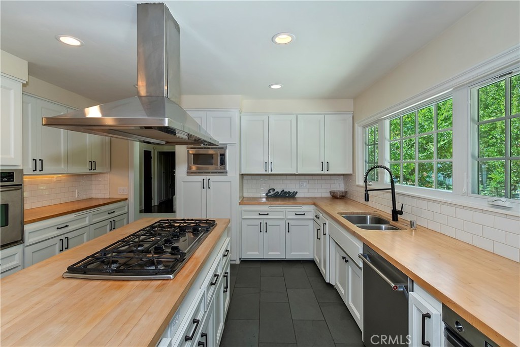 28411 North Shore Road Lake Arrowhead, CA 92352 - Photo 21 of 66 Kitchen