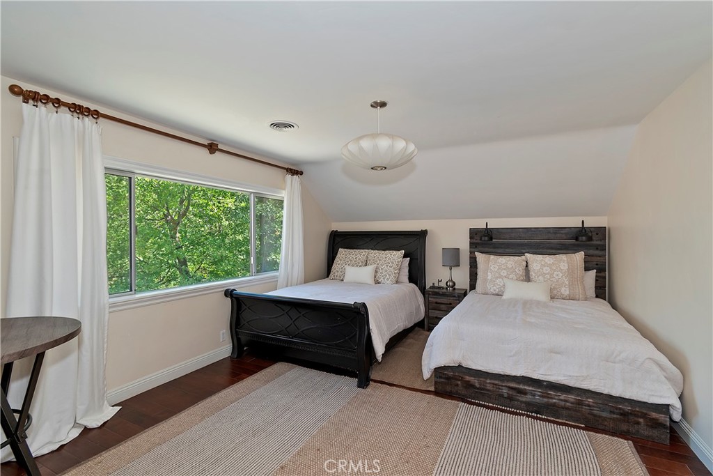 28411 North Shore Road Lake Arrowhead, CA 92352 - Photo 34 of 66 a bedroom with two beds and a large window