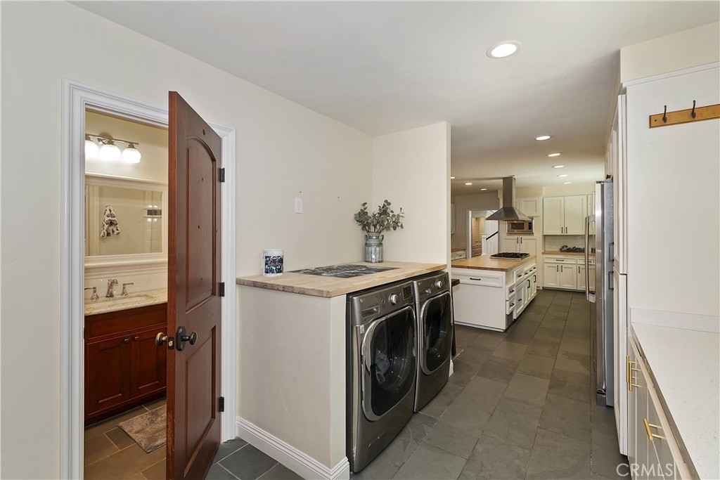 28411 North Shore Road Lake Arrowhead, CA 92352 - Photo 42 of 66 Laundry