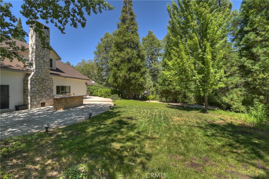 28411 North Shore Road Lake Arrowhead, CA 92352 - Photo 52 of 66 a backyard of a house with lots of green space