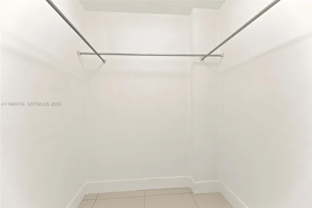 $2,800 | 4101 Pine Tree Drive, Unit 1420, Miami Beach, FL 33140