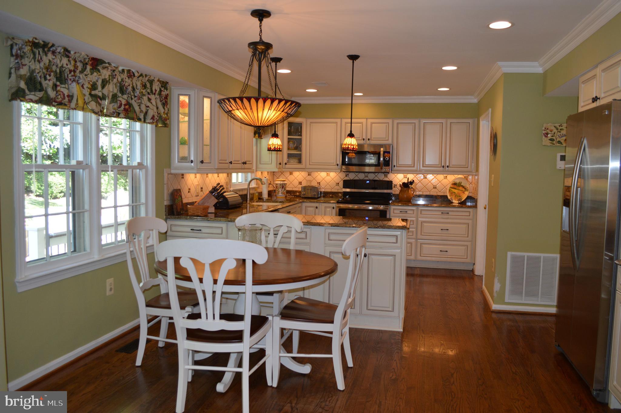 9302 Mac Swain Place Springfield, VA 22153 - Photo 5 of 69 Eat in Kitchen