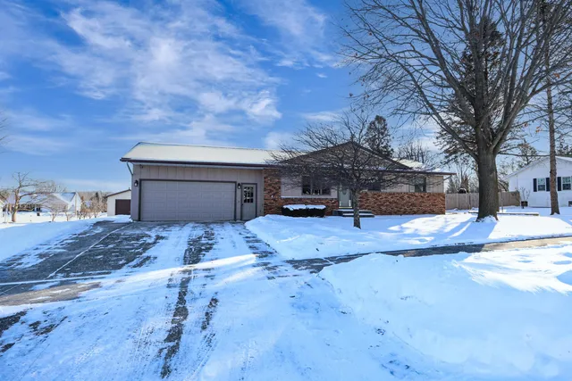 $304,900 | 1506 Coolidge Street, New Holstein, WI 53061