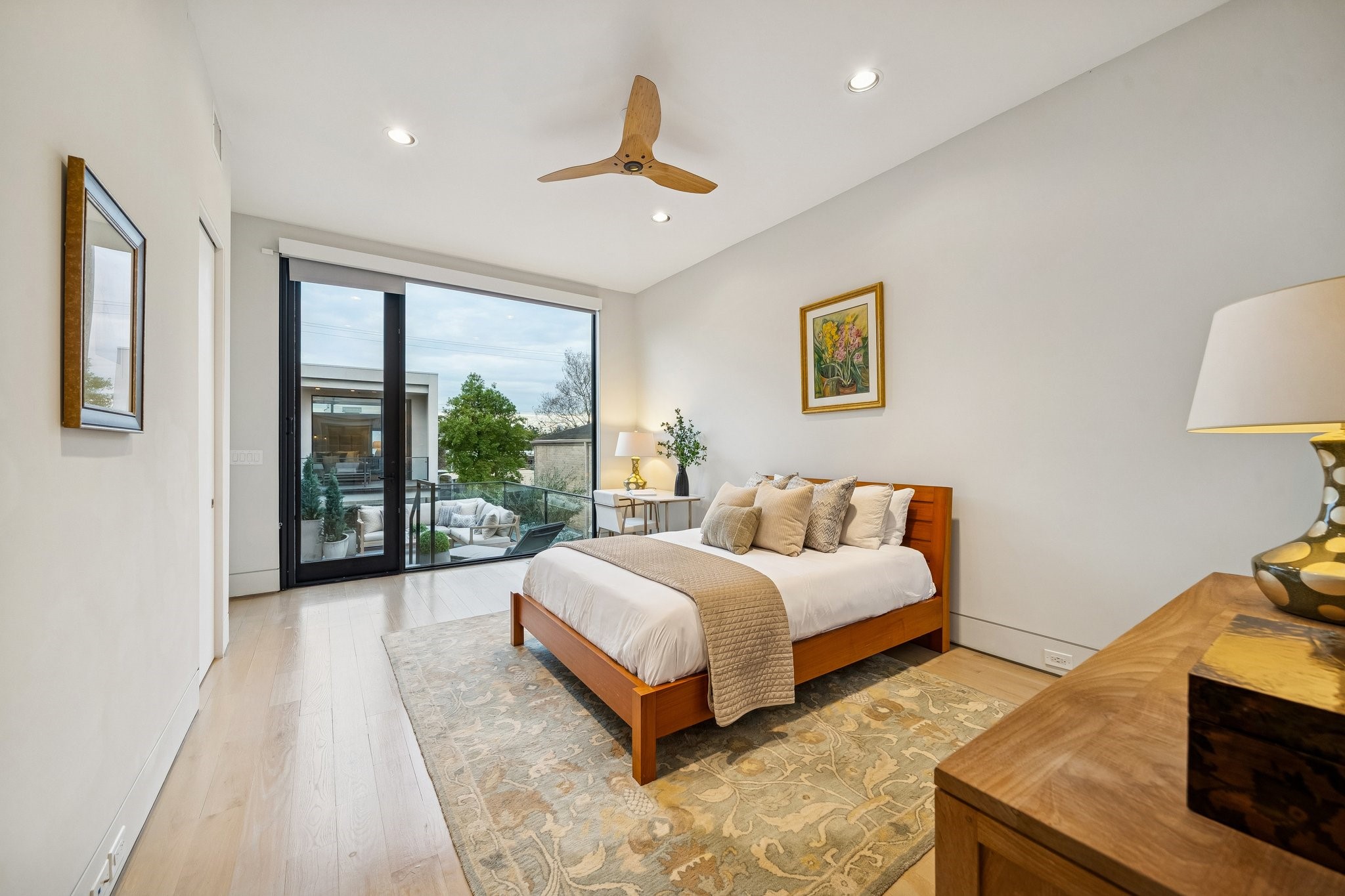 2332 Wroxton Road Houston, TX 77005 - Photo 39 of 50 a spacious bedroom with a bed and a large window