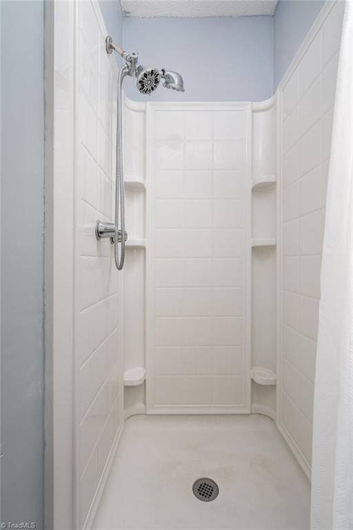 3606 Edgefield Road Greensboro, NC 27409 - Photo 13 of 41 primary bathroom