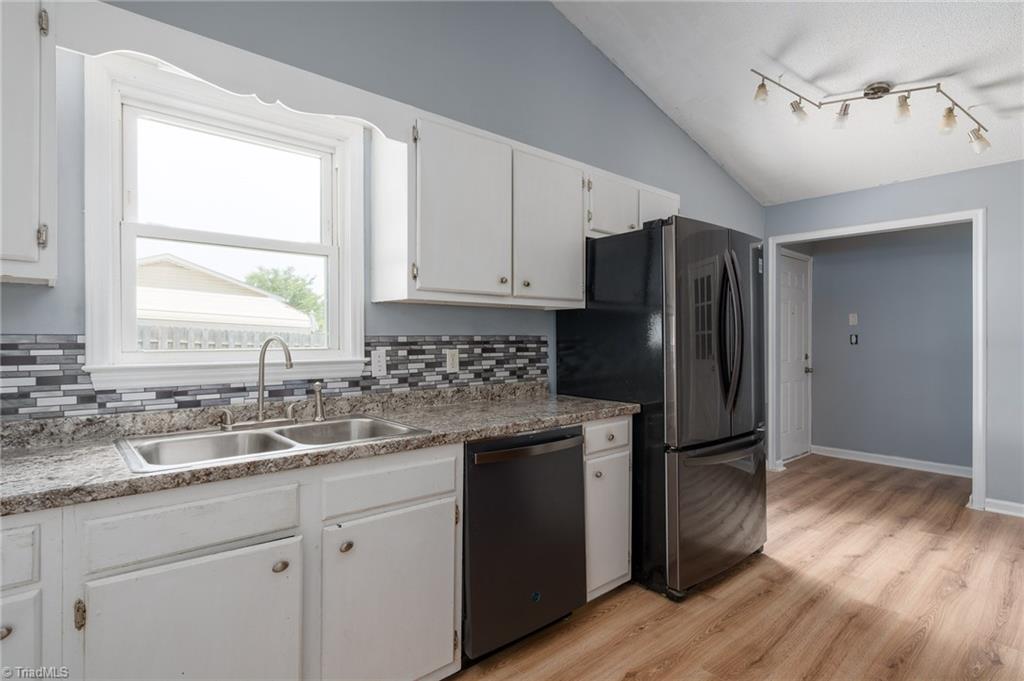 3606 Edgefield Road Greensboro, NC 27409 - Photo 4 of 41 Kitchen