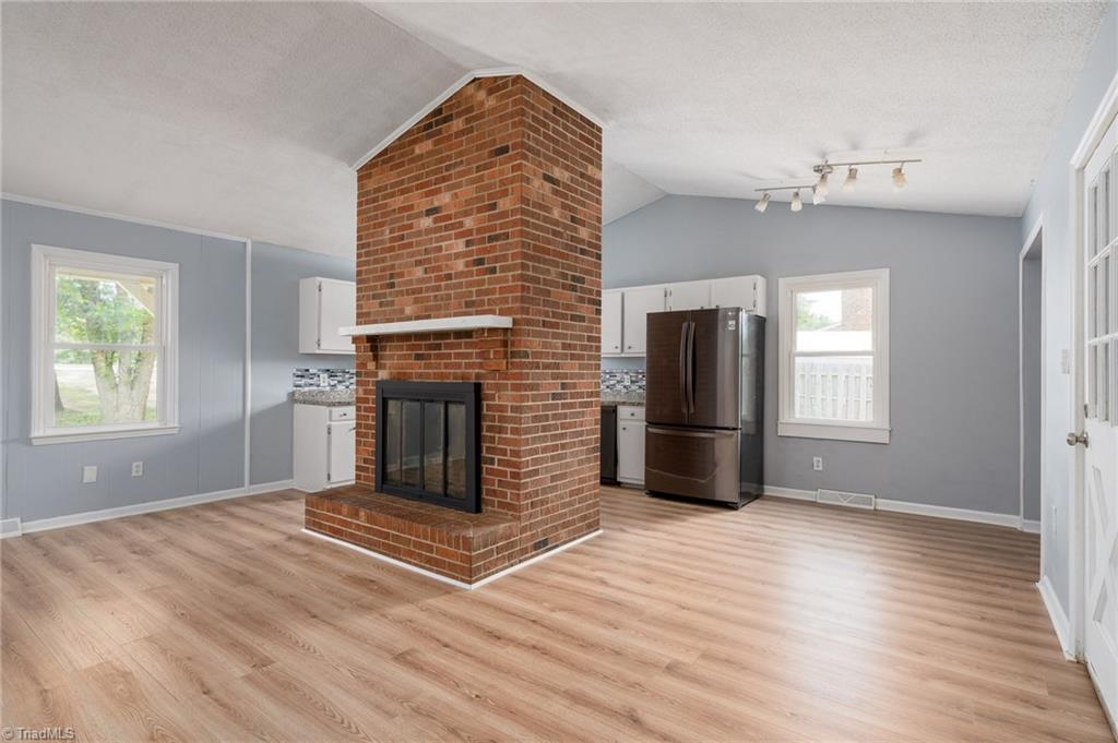 3606 Edgefield Road Greensboro, NC 27409 - Photo 8 of 41 Gallery Image 8