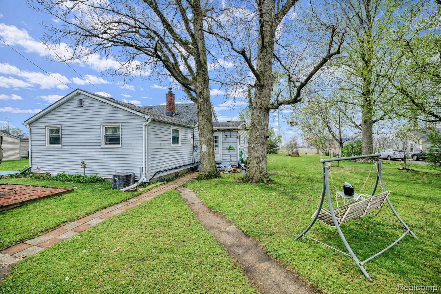 20796 Gibraltar Road Trenton, MI 48183 - Photo 24 of 31 Image 29 - Gilbalter .jpg