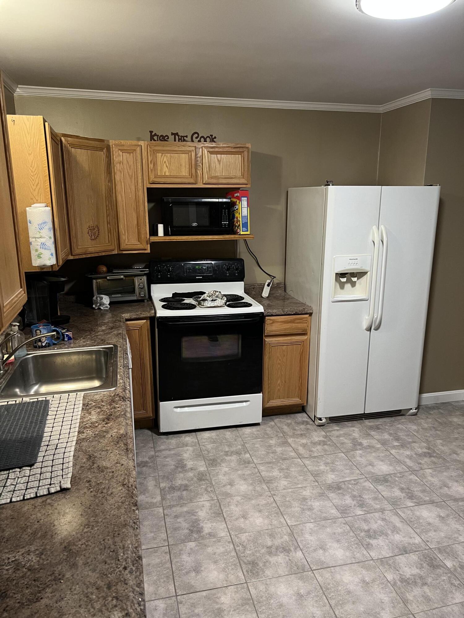 47 New Jersey Street Millinocket, ME 04462 - Photo 5 of 23 kitchen 3