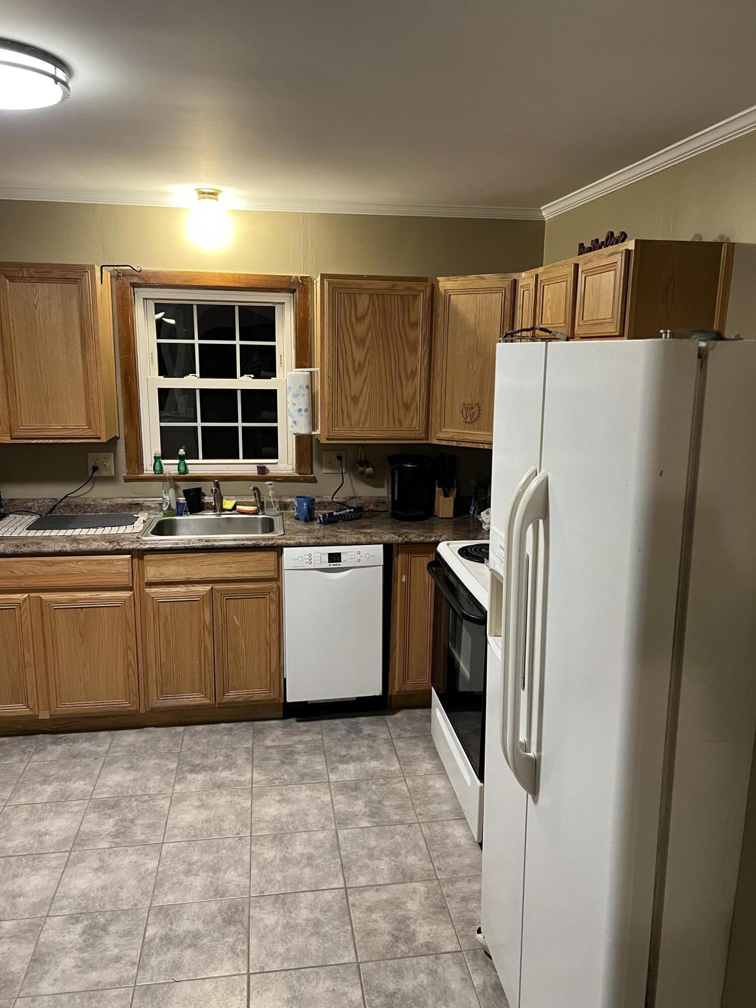 47 New Jersey Street Millinocket, ME 04462 - Photo 6 of 23 kitchen