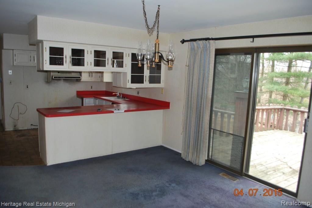 63 Endicott Howell, MI 48843 - Photo 19 of 39 dining area