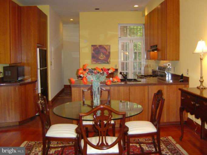 18 3rd Street Southeast, Unit 1B Washington, DC 20003 - Photo 7 of 23 Interior (General)