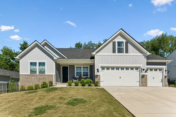 $599,999 | 3020 Fernwood Lane, Columbia, TN 38401