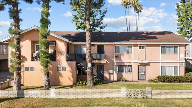 $1,395,000 | 10005 Sepulveda Boulevard, Mission Hills, CA 91345