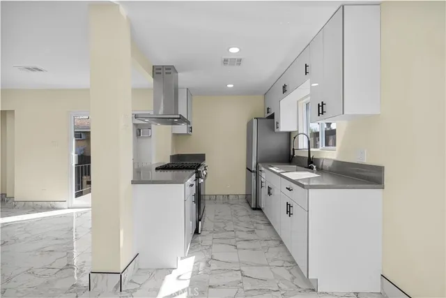 $1,395,000 | 10005 Sepulveda Boulevard, Mission Hills, CA 91345