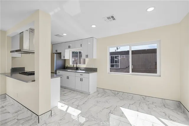 $1,395,000 | 10005 Sepulveda Boulevard, Mission Hills, CA 91345