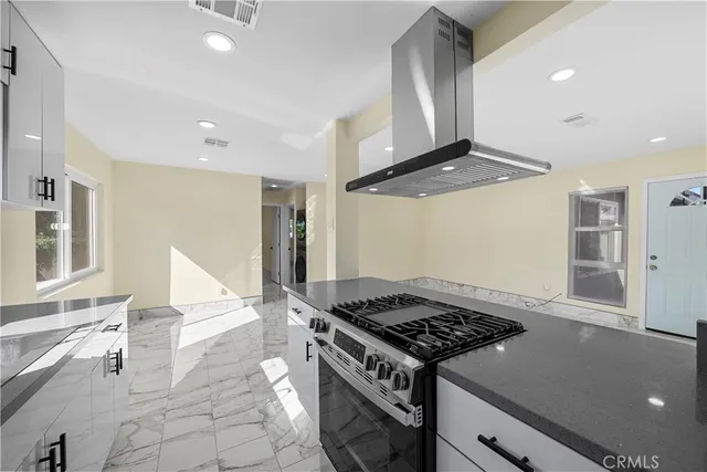 $1,395,000 | 10005 Sepulveda Boulevard, Mission Hills, CA 91345