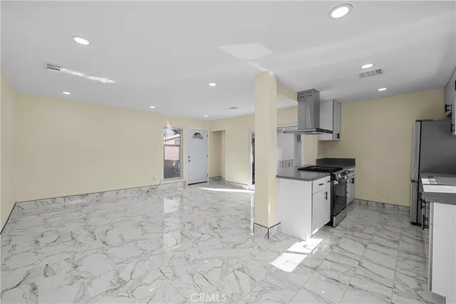 $1,395,000 | 10005 Sepulveda Boulevard, Mission Hills, CA 91345