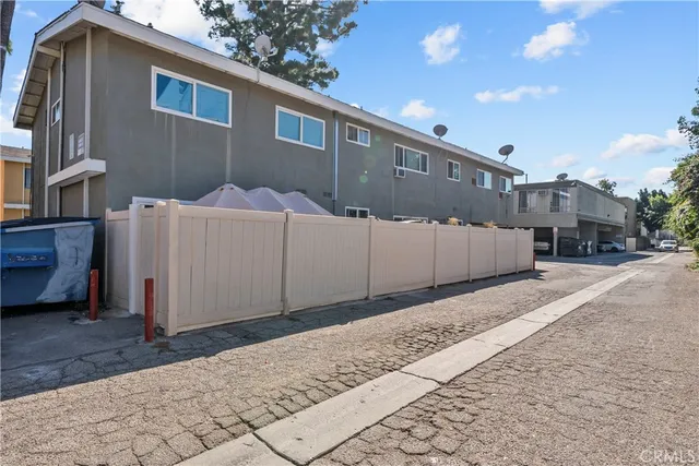 $1,395,000 | 10005 Sepulveda Boulevard, Mission Hills, CA 91345