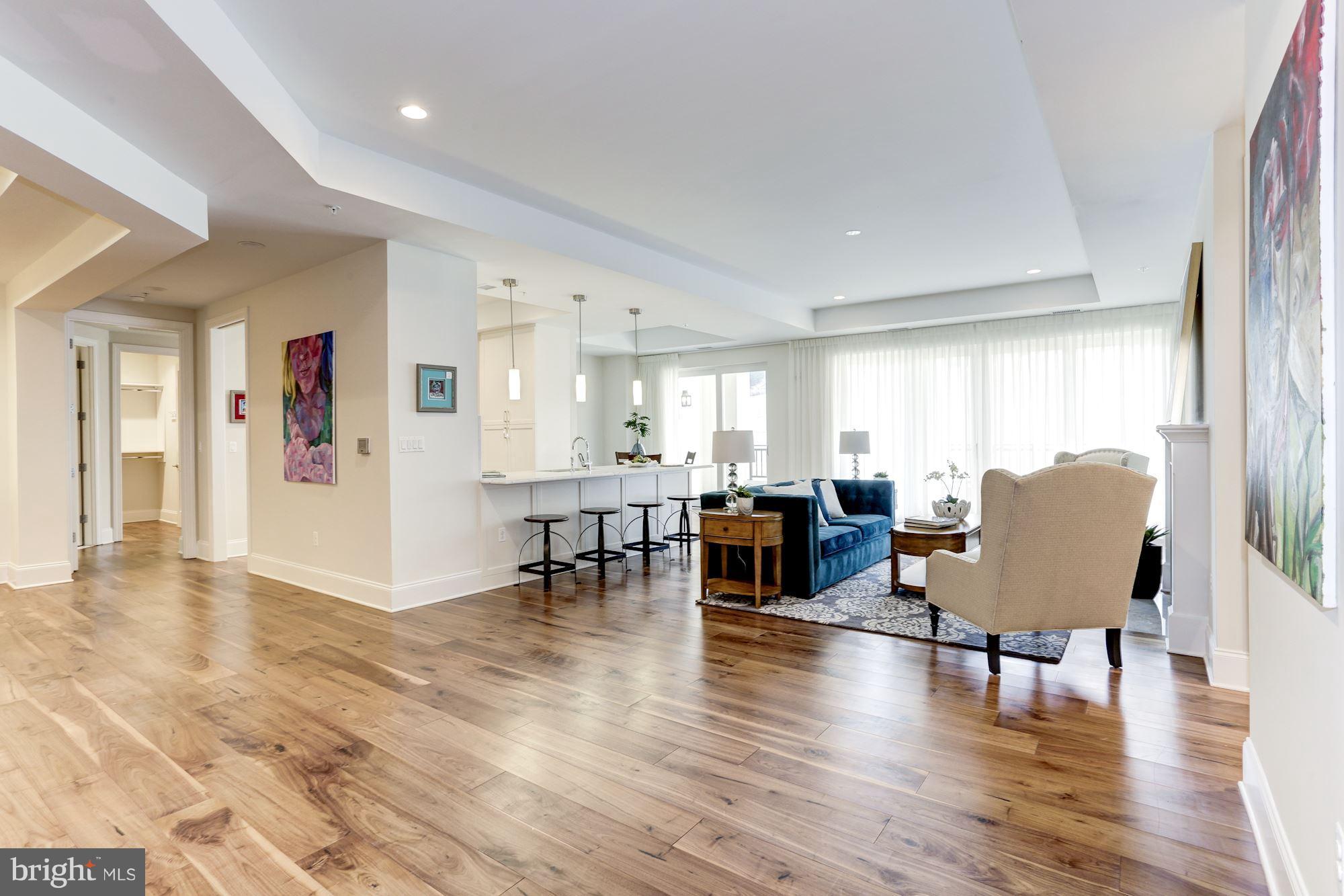 8121 River Road, Unit 422 Bethesda, MD 20817 - Photo 6 of 30 Living Room