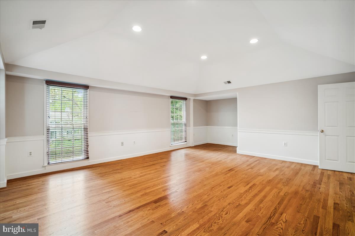 8627 Burdette Road Bethesda, MD 20817 - Photo 28 of 67 Primary bedroom