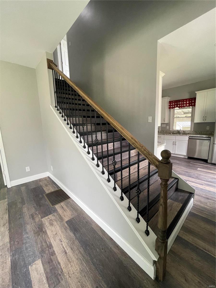 517 St Louis Road Collinsville, IL 62234 - Photo 4 of 19 Gallery Image 4
