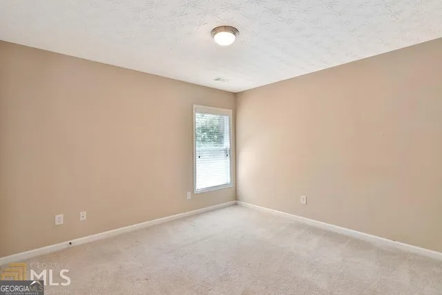 a view of empty room with window