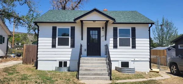 $235,000 | 307 East Walnut Street, Rawlins, WY 82301