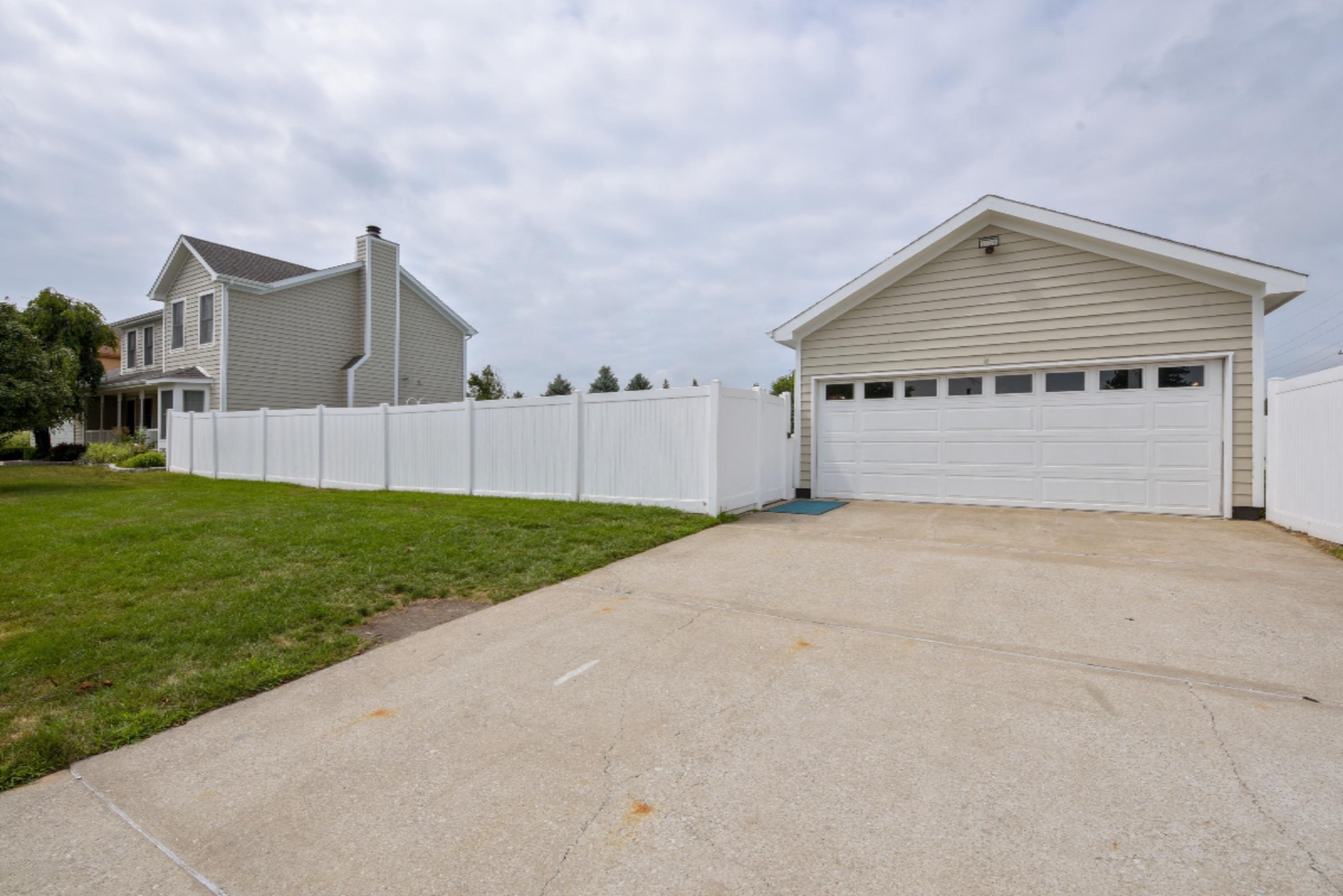 6480 Robbins Road Portage, IN 46368 - Photo 15 of 15 Pool house w/ 3/4 tiled bathroom