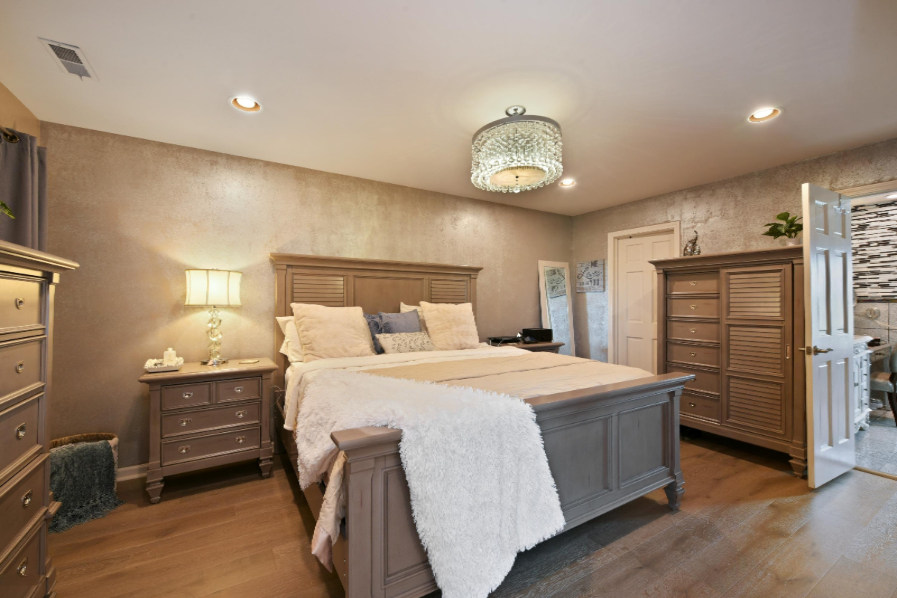 6480 Robbins Road Portage, IN 46368 - Photo 9 of 15 Master Bedroom