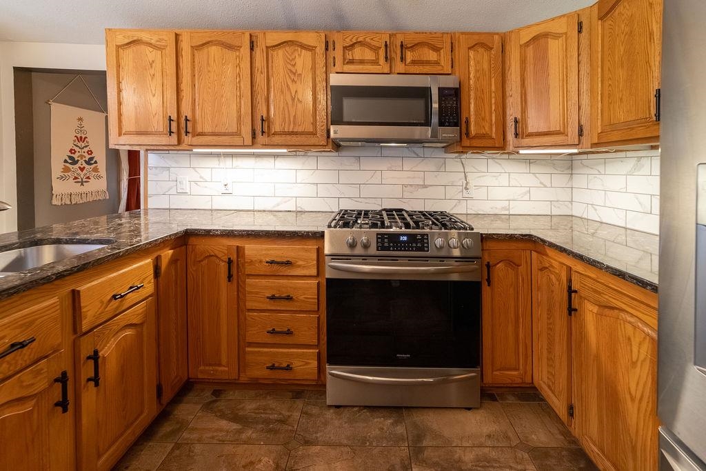 84 Bemis Street Berlin, NH 03570 - Photo 12 of 59