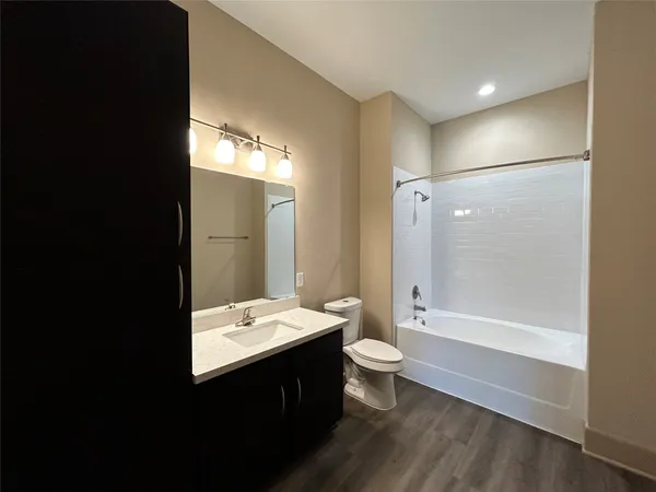 $1,658 | 230 T C Jester Boulevard, Unit BB 307, Houston, TX 77007