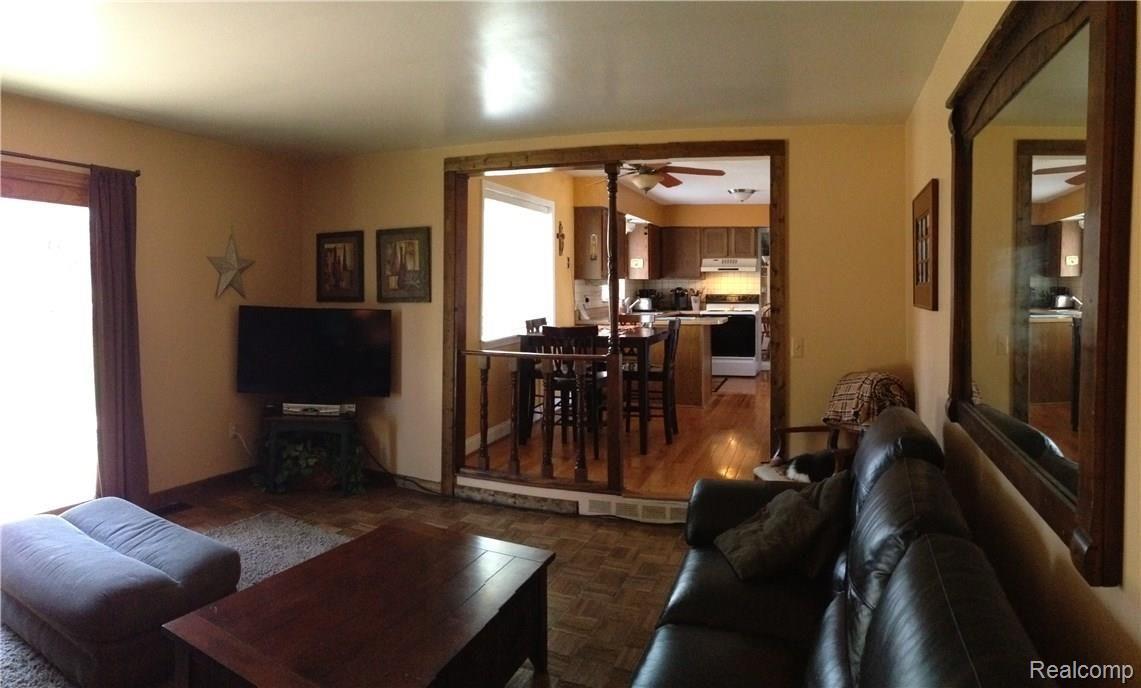 785 Dressler Lane Rochester, MI 48307 - Photo 3 of 18 IMG_1582.JPG