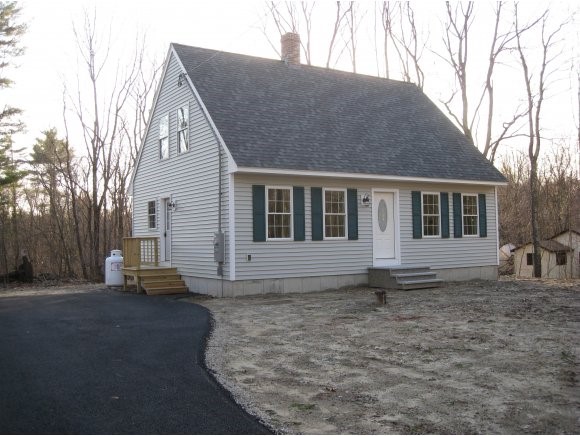 28 Mountain Road Raymond, NH 03077 - Photo 1 of 1