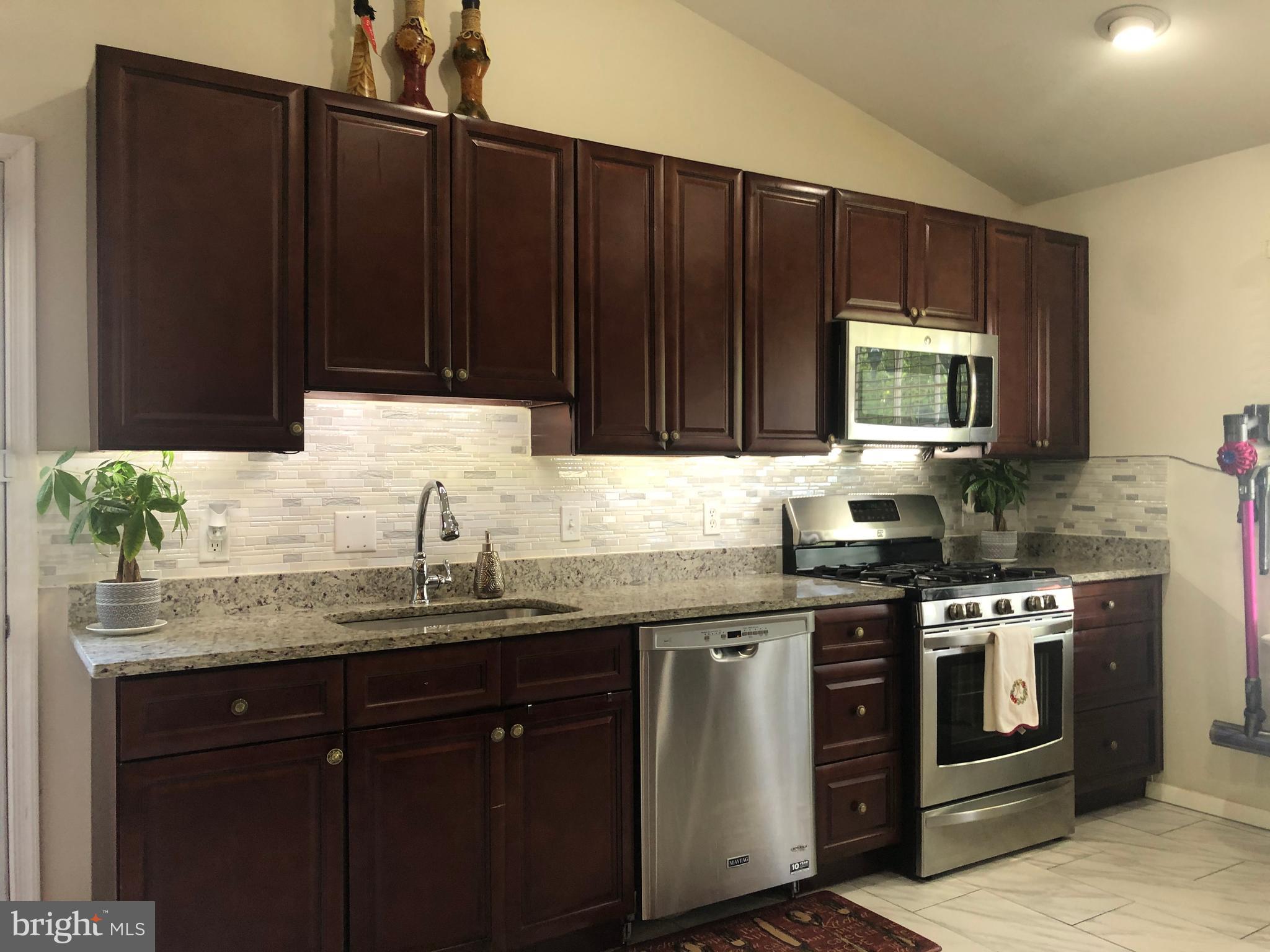 9504 Braddock Road Fairfax, VA 22032 - Photo 18 of 49 Kitchen