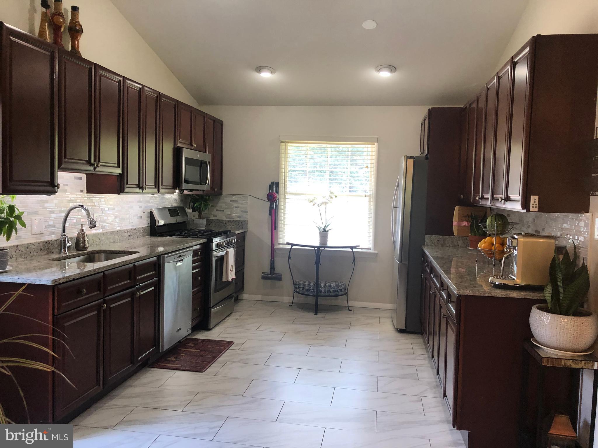 9504 Braddock Road Fairfax, VA 22032 - Photo 19 of 49 Kitchen