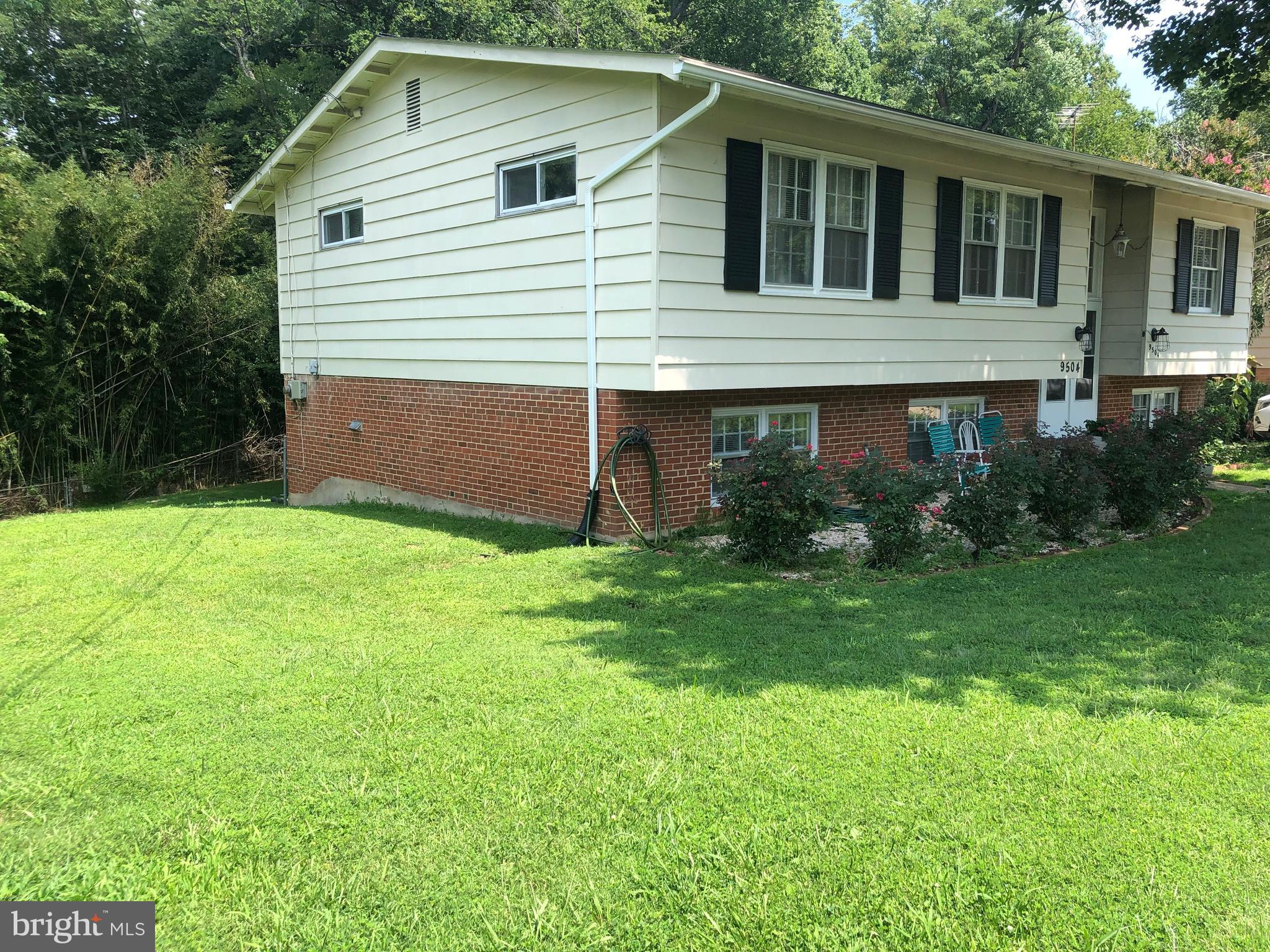 9504 Braddock Road Fairfax, VA 22032 - Photo 4 of 49 Right Side of the house