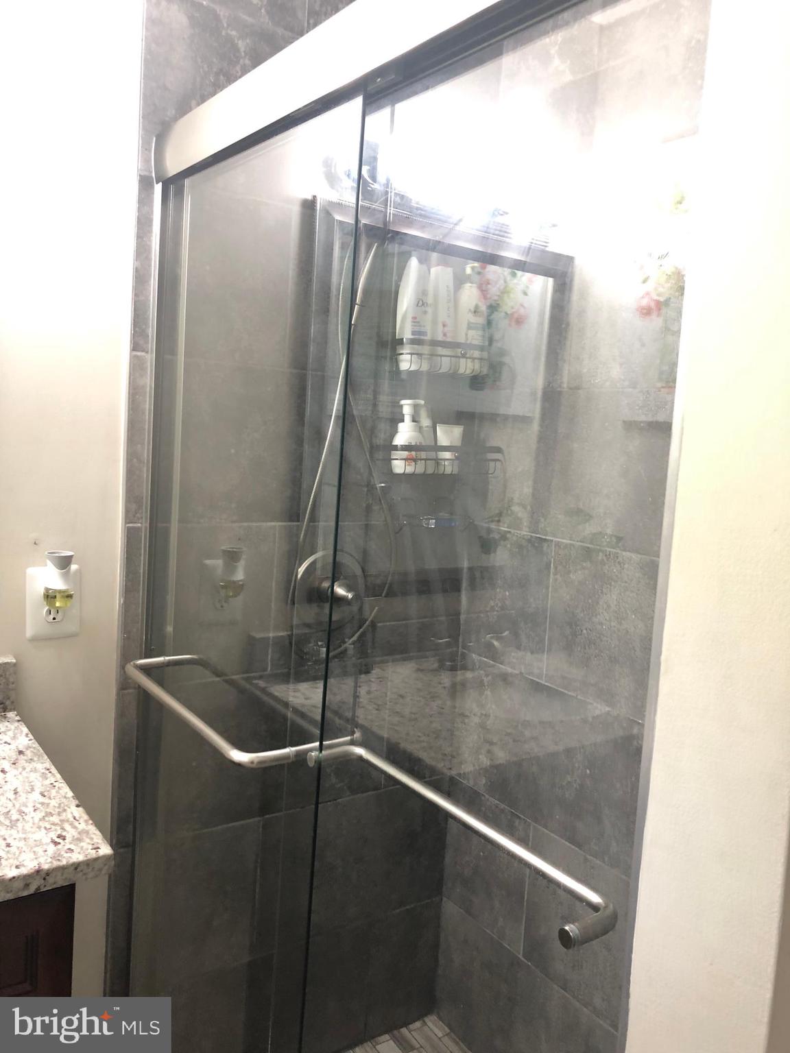 9504 Braddock Road Fairfax, VA 22032 - Photo 31 of 49 Masterbath room