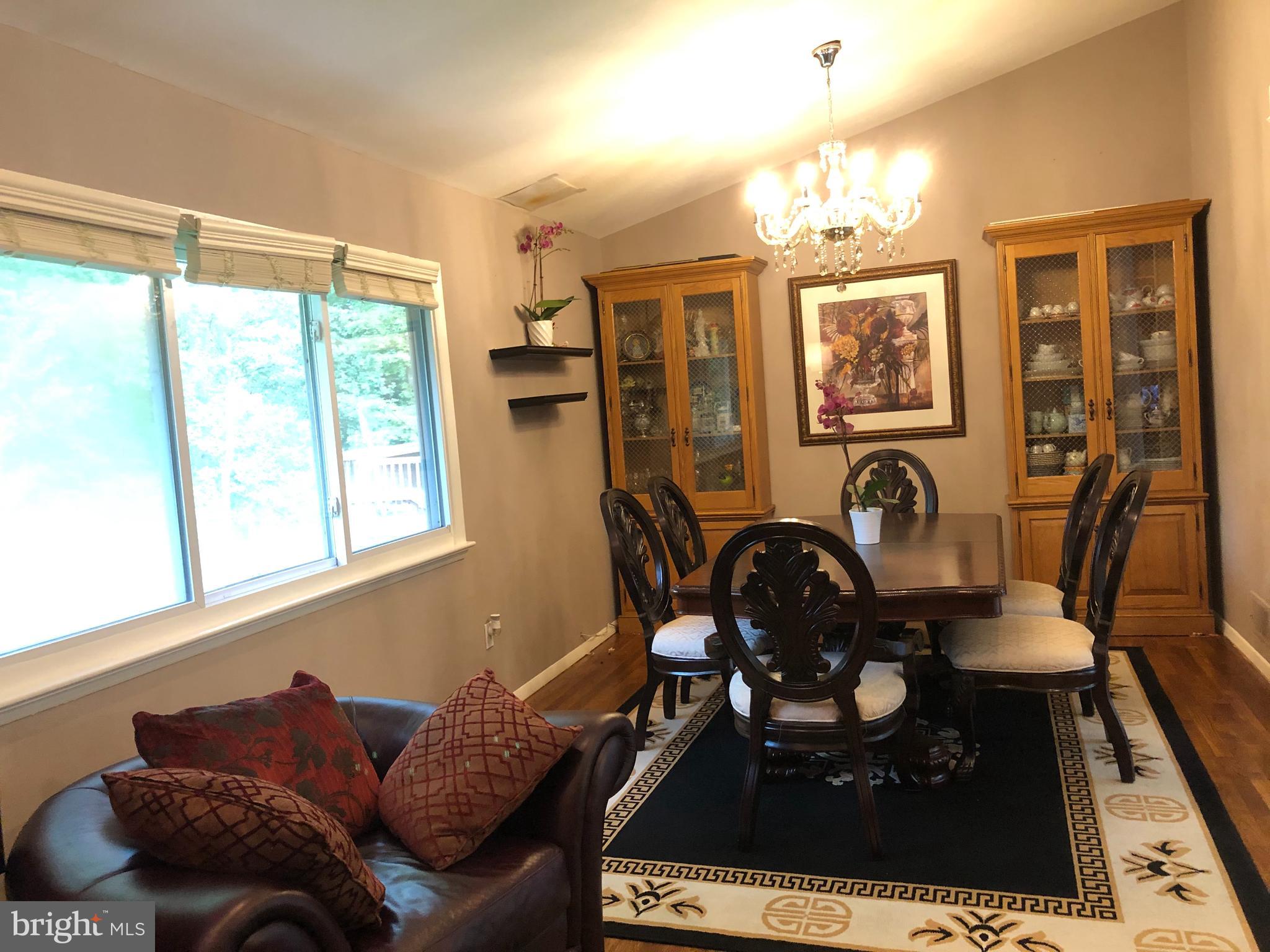 9504 Braddock Road Fairfax, VA 22032 - Photo 8 of 49 Living Room