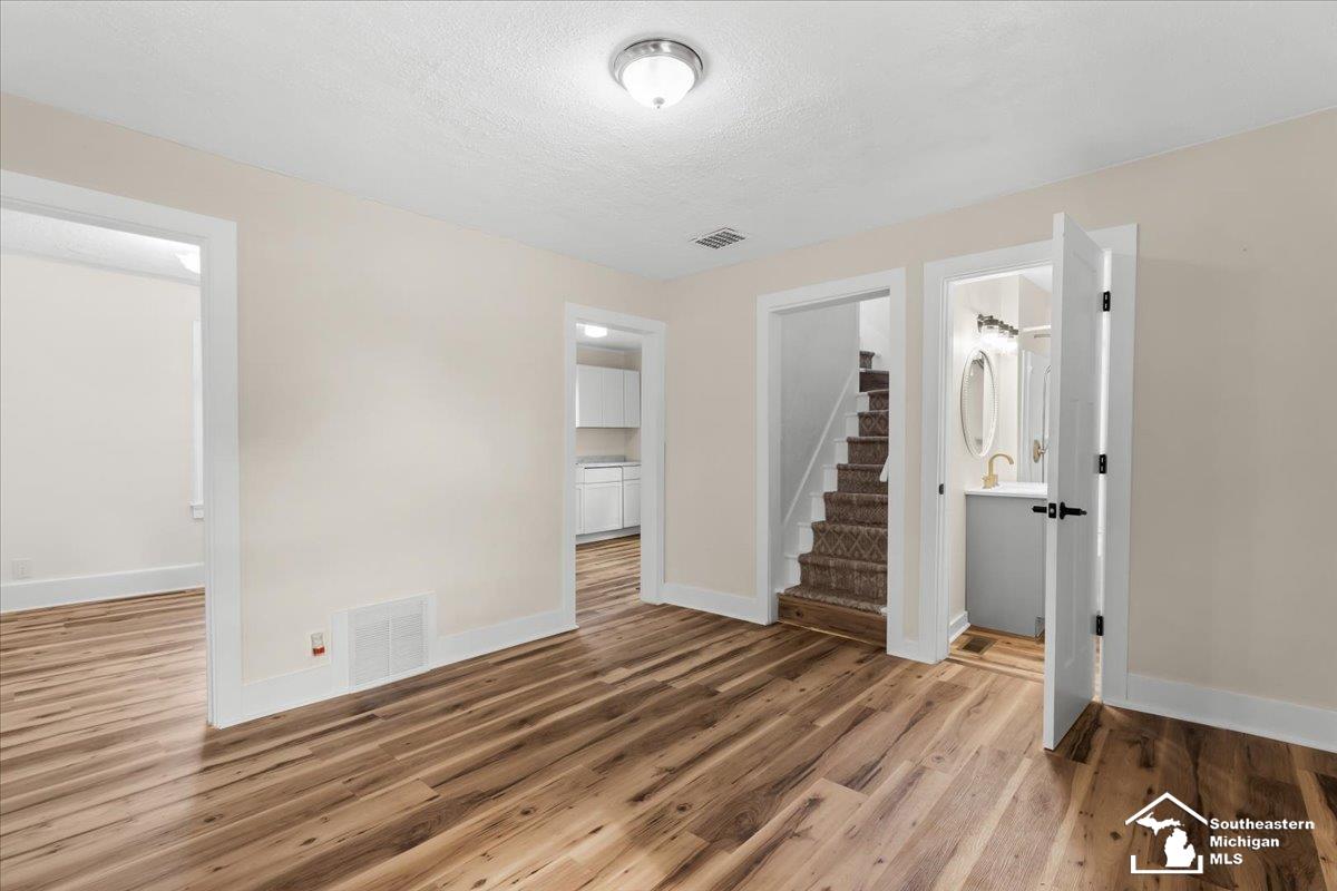8696 Swan Creek Road Newport, MI 48166 - Photo 8 of 27 50160509-4492ba9c-e302-4893-9e11-9993823d988a.JPG
