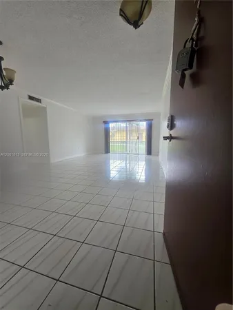 $2,399 | 13700 Southwest 62nd Street, Unit 113, Miami, FL 33183