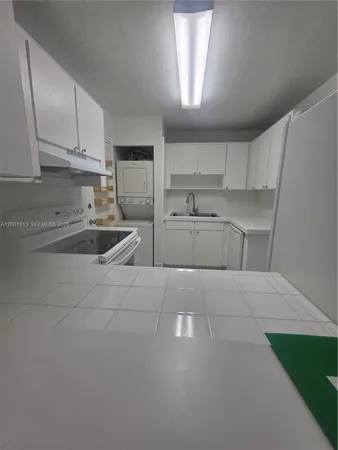 $2,399 | 13700 Southwest 62nd Street, Unit 113, Miami, FL 33183