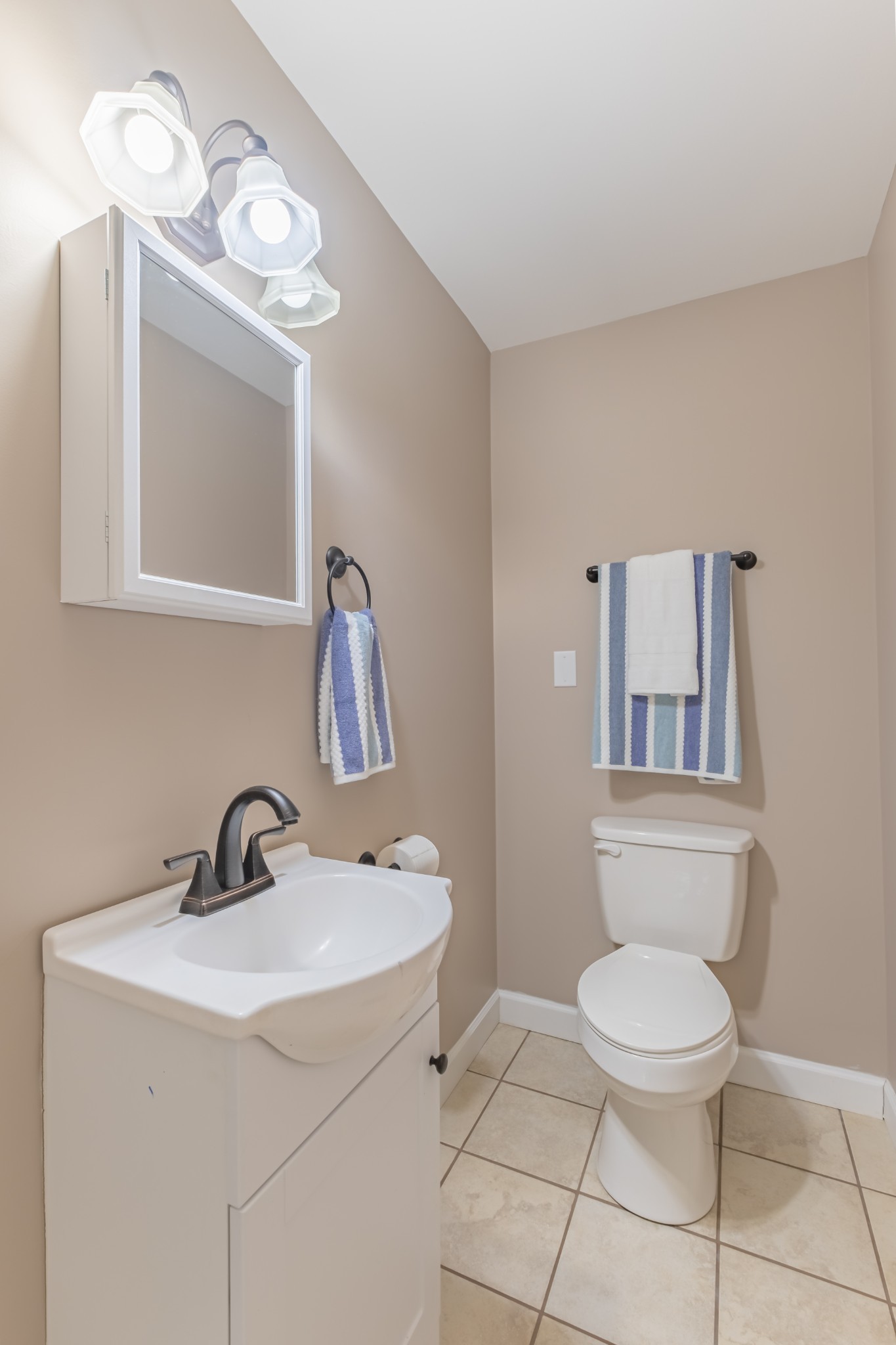 545 Powell Hollow Road Tullahoma, TN 37388 - Photo 30 of 67 Half Bathroom