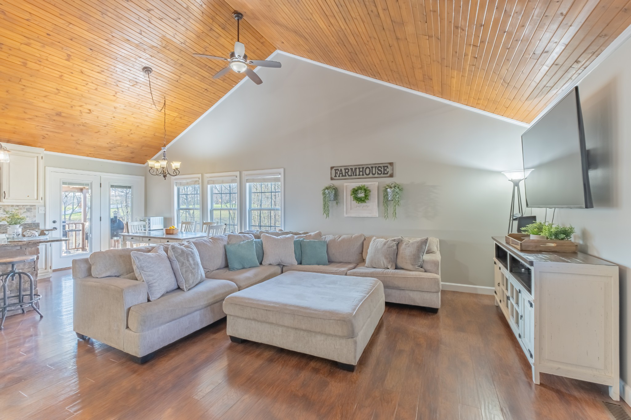545 Powell Hollow Road Tullahoma, TN 37388 - Photo 6 of 67 Open living room