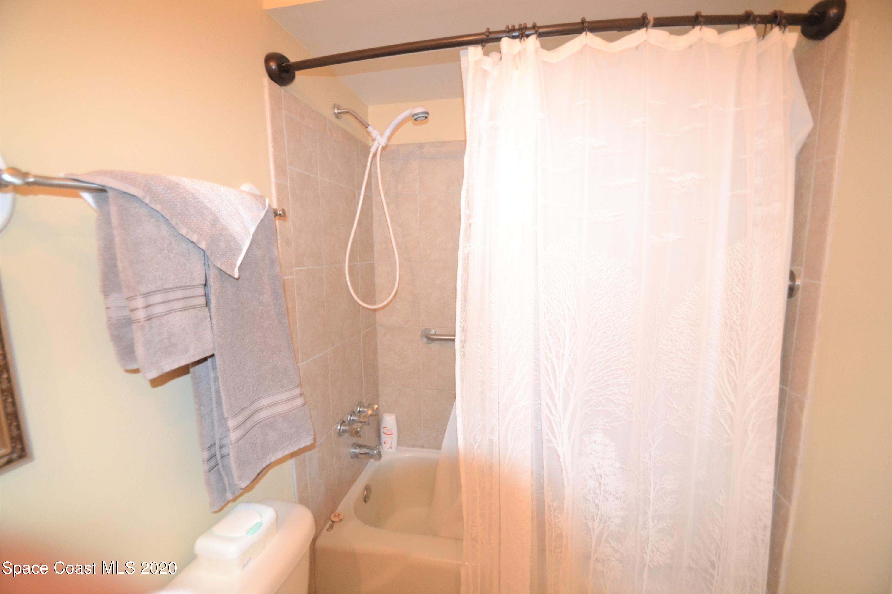 981 Bacon Circle Northeast Palm Bay, FL 32905 - Photo 21 of 26 981 Bacon Cir 2nd Bath (8)