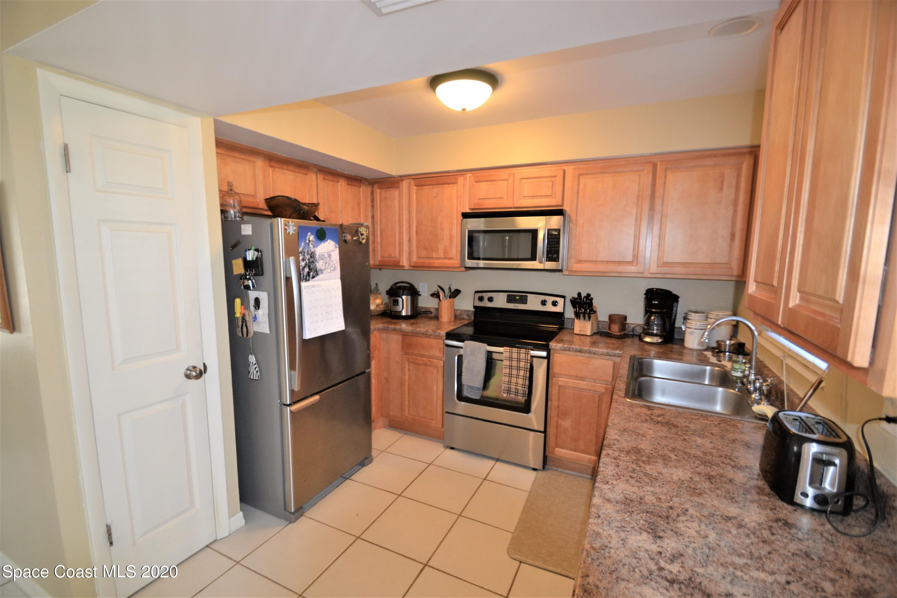 981 Bacon Circle Northeast Palm Bay, FL 32905 - Photo 9 of 26 981 Bacon Cir Kitchen (4)