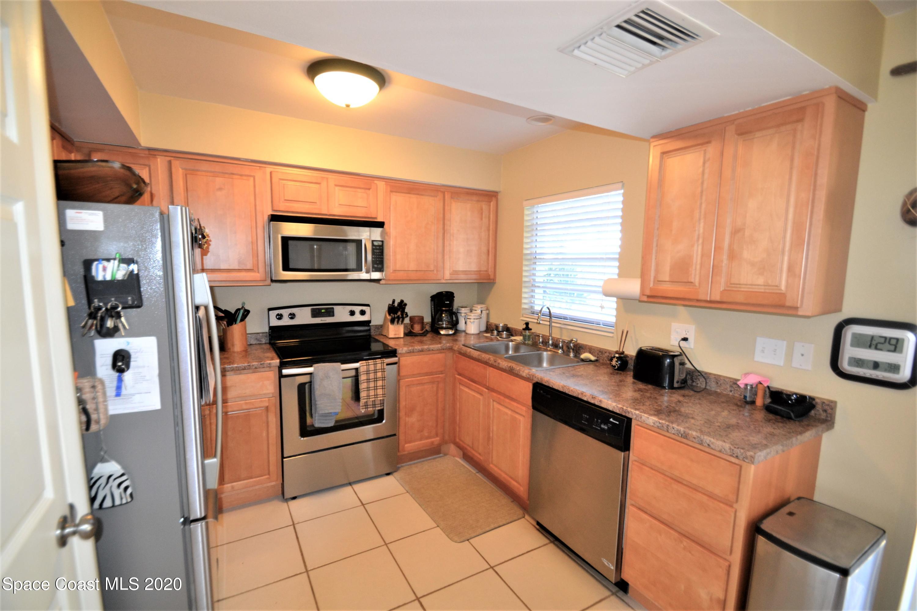 981 Bacon Circle Northeast Palm Bay, FL 32905 - Photo 10 of 26 981 Bacon Cir Kitchen (6)